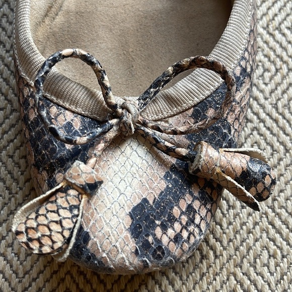 Stuart Weitzman Snake Print Flats, 7.5 - Picture 2 of 11